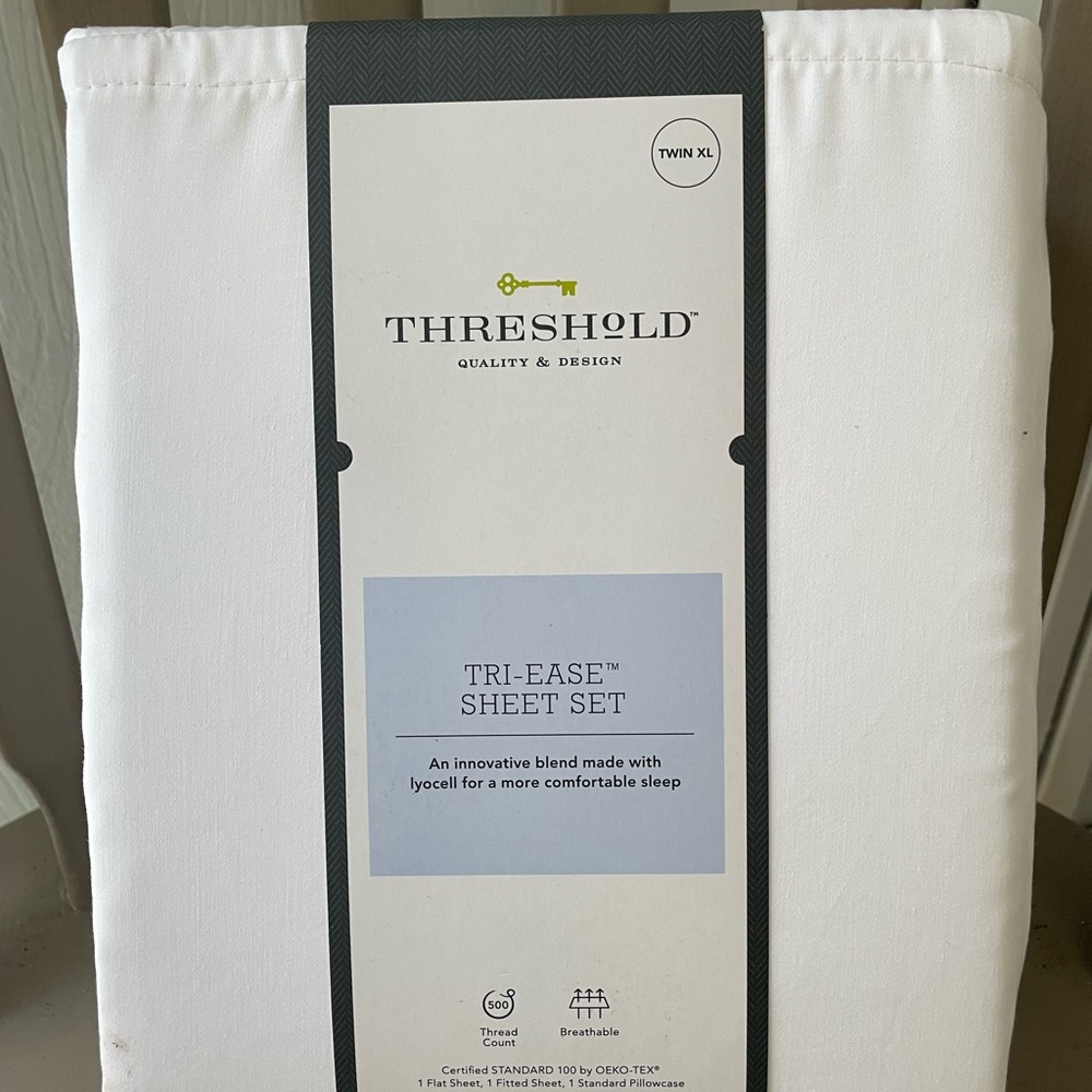 Threshold Tri-Ease 500 Thread Count White Sheet Set.